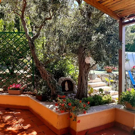 Lomarchi بيت للعطل