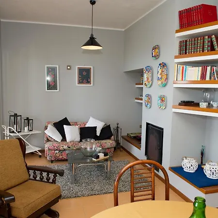 Lomarchi بيت للعطل *