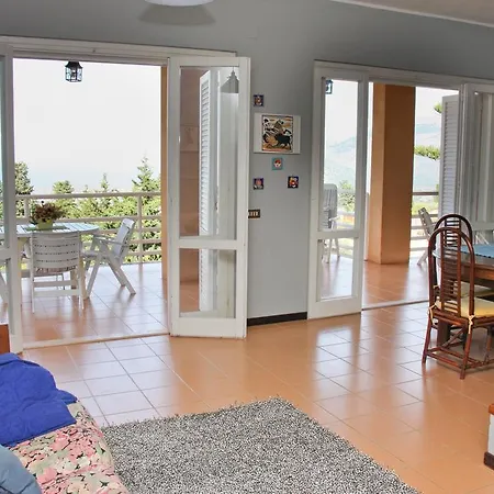 بيت للعطل Lomarchi كاريني