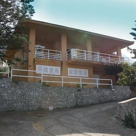 بيت للعطل Lomarchi كاريني